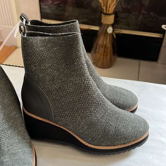 Sofft
Elaina Waterproof Knit Wedge Booties. - Picture 6 of 11